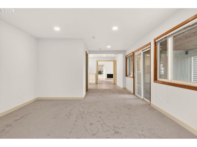 142 HOLMES Ln, Oregon City, OR 97045