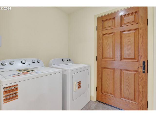 142 HOLMES Ln, Oregon City, OR 97045