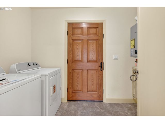 142 HOLMES Ln, Oregon City, OR 97045