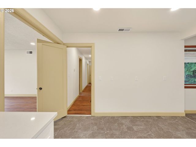 142 HOLMES Ln, Oregon City, OR 97045