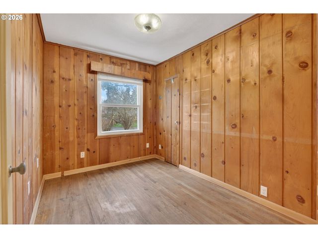 142 HOLMES Ln, Oregon City, OR 97045