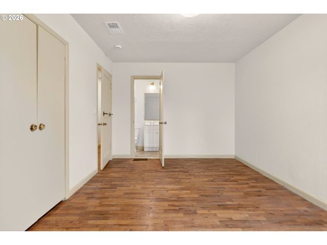 142 HOLMES Ln, Oregon City, OR 97045