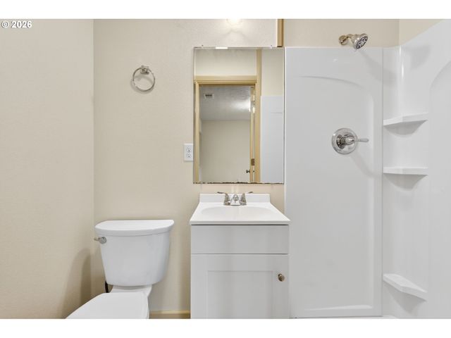 142 HOLMES Ln, Oregon City, OR 97045