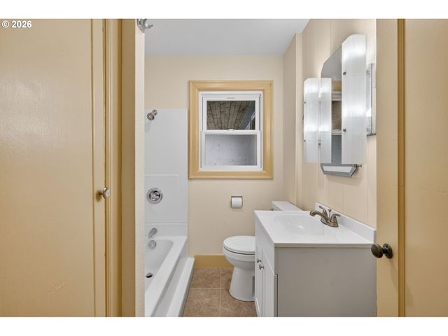 142 HOLMES Ln, Oregon City, OR 97045