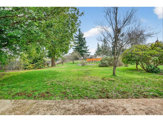 142 HOLMES Ln, Oregon City, OR 97045