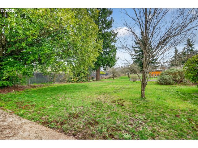 142 HOLMES Ln, Oregon City, OR 97045