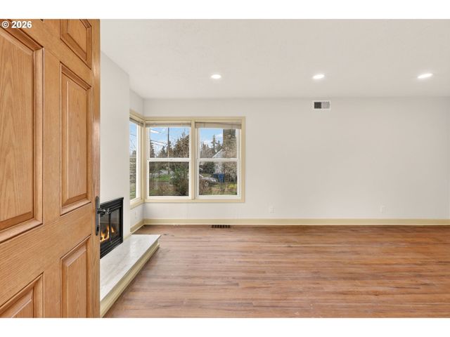 142 HOLMES Ln, Oregon City, OR 97045