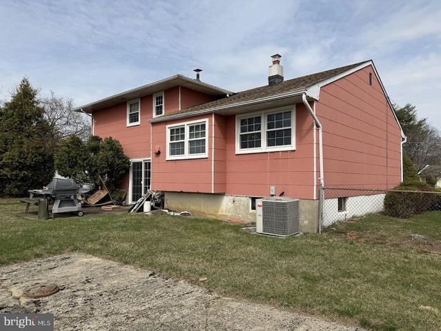 5 CLIVE CT, Ewing, NJ 08638