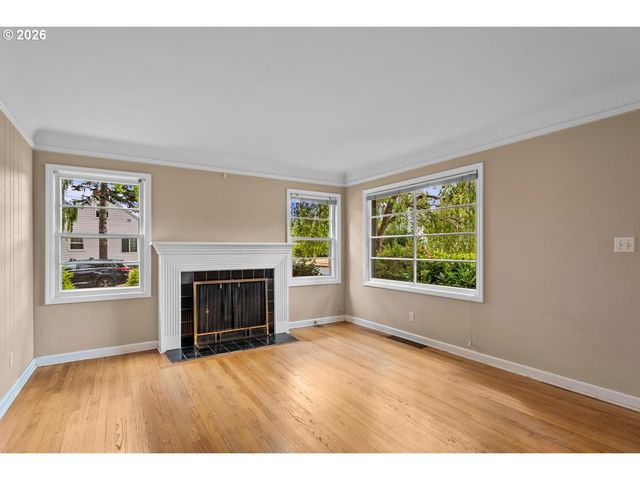 4711 N AMHERST St, Portland, OR 97203