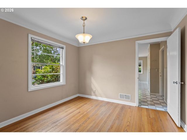 4711 N AMHERST St, Portland, OR 97203