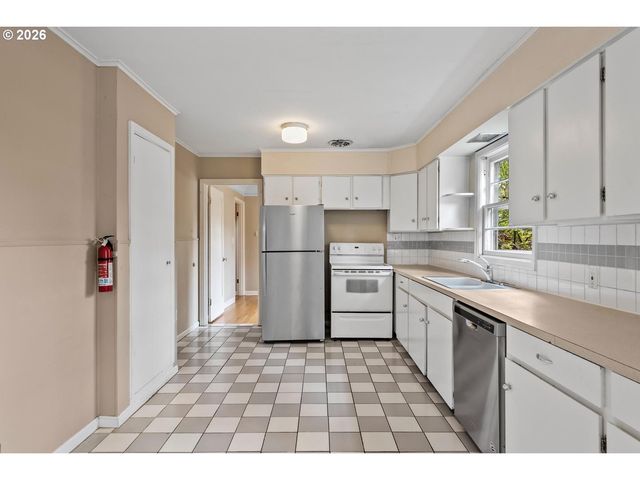 4711 N AMHERST St, Portland, OR 97203