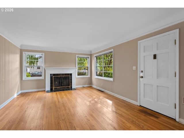 4711 N AMHERST St, Portland, OR 97203