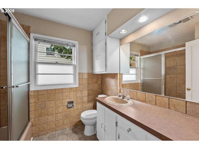 4711 N AMHERST St, Portland, OR 97203