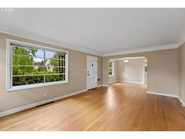 4711 N AMHERST St, Portland, OR 97203