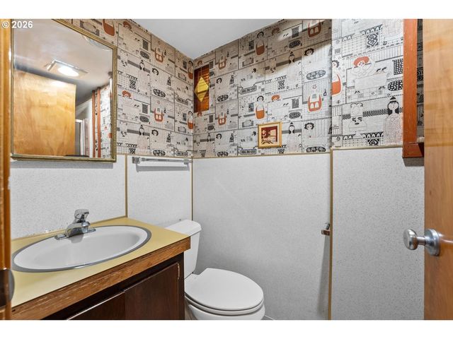 4711 N AMHERST St, Portland, OR 97203