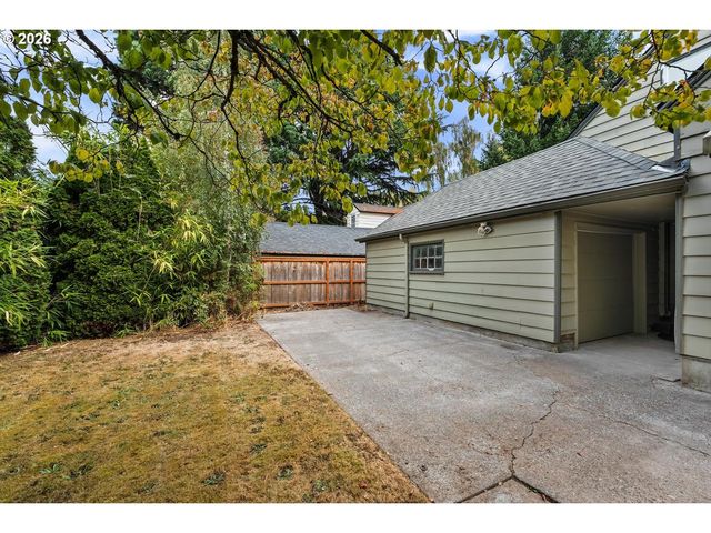 4711 N AMHERST St, Portland, OR 97203
