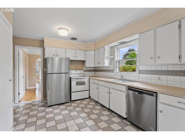 4711 N AMHERST St, Portland, OR 97203
