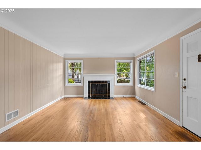 4711 N AMHERST St, Portland, OR 97203