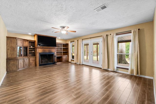 205 Jefferson Davis, Livingston, TX 77351