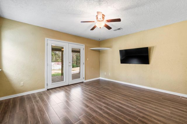 205 Jefferson Davis, Livingston, TX 77351