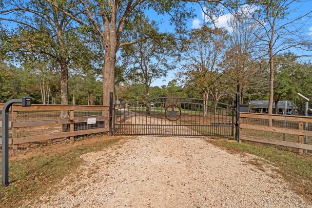 205 Jefferson Davis, Livingston, TX 77351