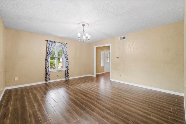 205 Jefferson Davis, Livingston, TX 77351