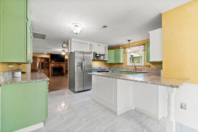 205 Jefferson Davis, Livingston, TX 77351