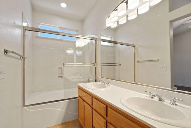 2572 Douglas Fir Dr, Lodi, CA 95242