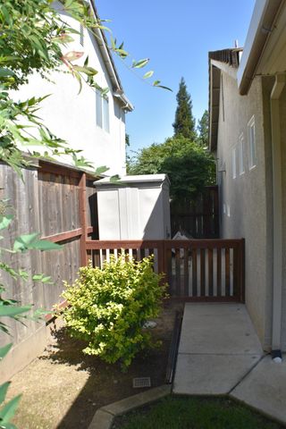 2572 Douglas Fir Dr, Lodi, CA 95242