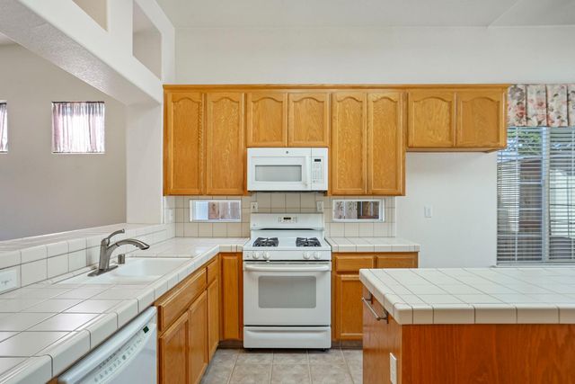 2572 Douglas Fir Dr, Lodi, CA 95242