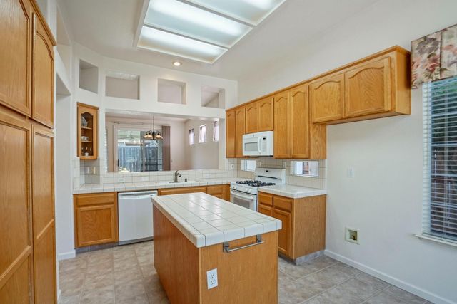 2572 Douglas Fir Dr, Lodi, CA 95242