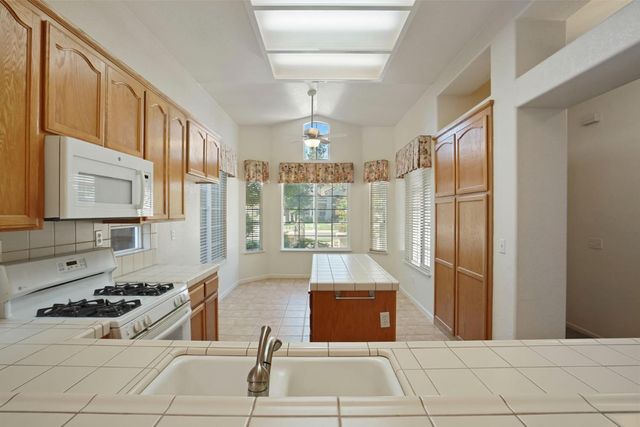 2572 Douglas Fir Dr, Lodi, CA 95242