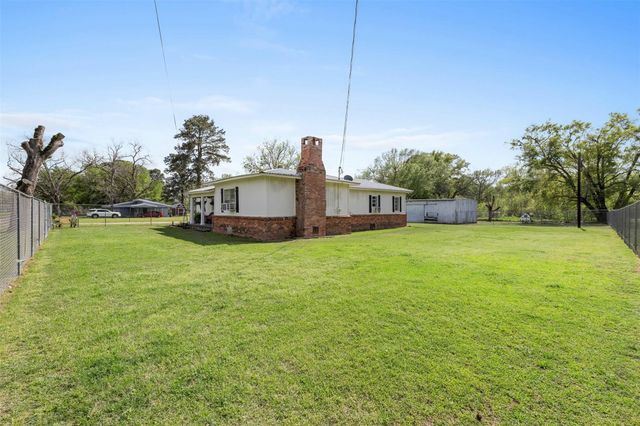 623 N Granger Street, Oakwood, TX 75855