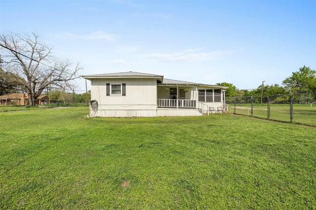 623 N Granger Street, Oakwood, TX 75855