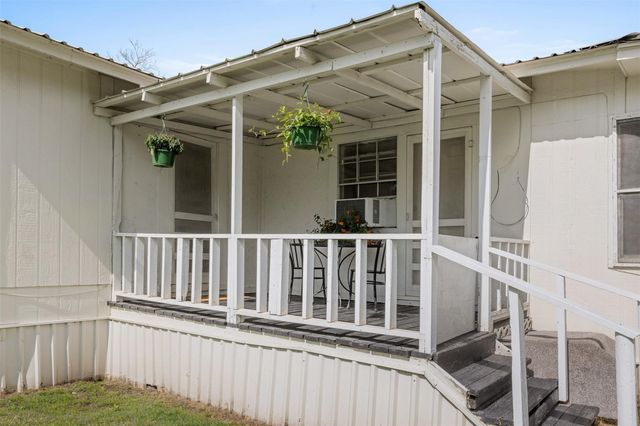 623 N Granger Street, Oakwood, TX 75855
