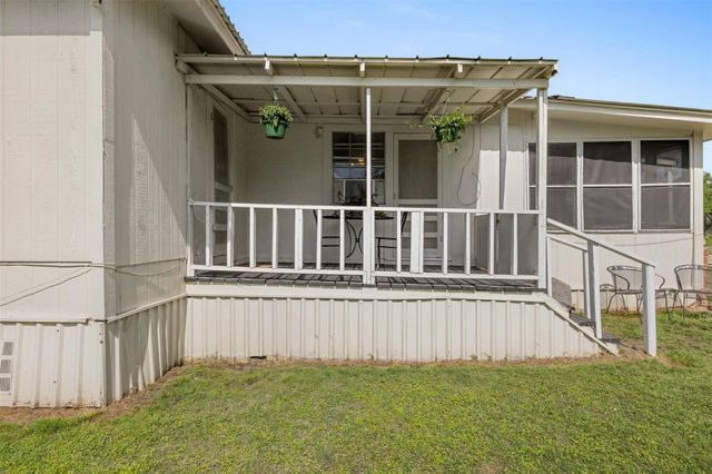 623 N Granger Street, Oakwood, TX 75855