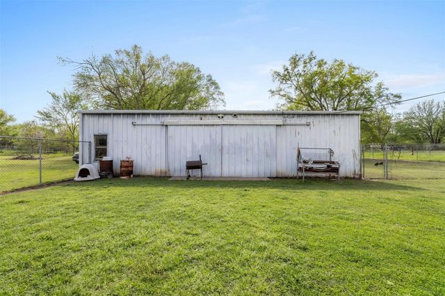 623 N Granger Street, Oakwood, TX 75855