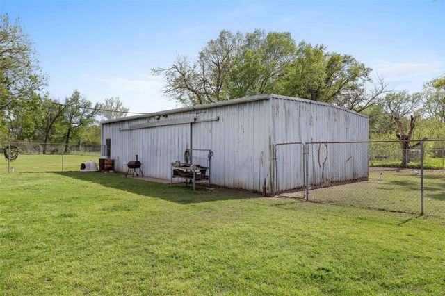 623 N Granger Street, Oakwood, TX 75855