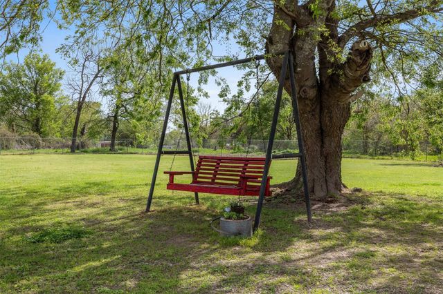 623 N Granger Street, Oakwood, TX 75855