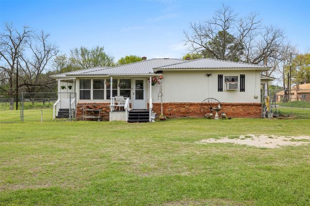 623 N Granger Street, Oakwood, TX 75855