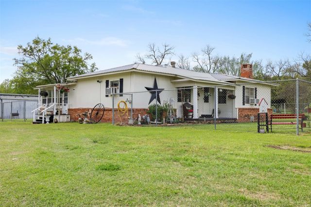 623 N Granger Street, Oakwood, TX 75855