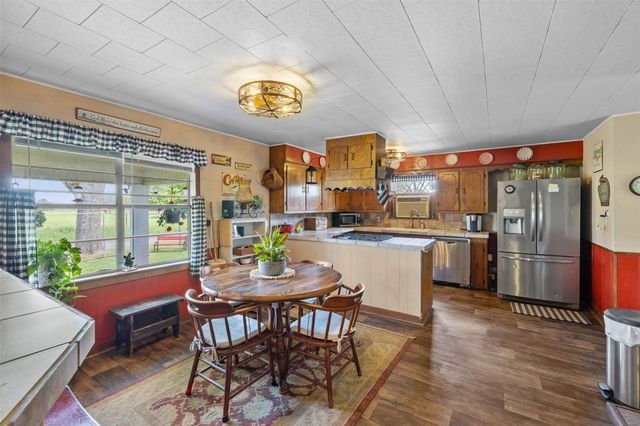 623 N Granger Street, Oakwood, TX 75855