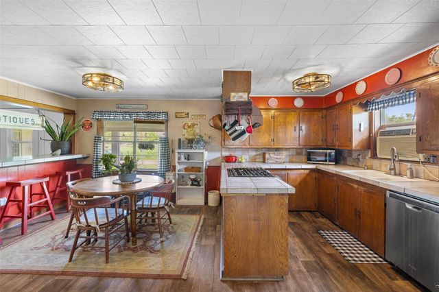 623 N Granger Street, Oakwood, TX 75855