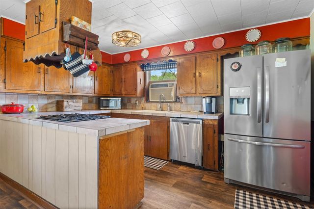 623 N Granger Street, Oakwood, TX 75855