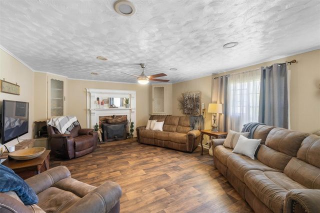 623 N Granger Street, Oakwood, TX 75855