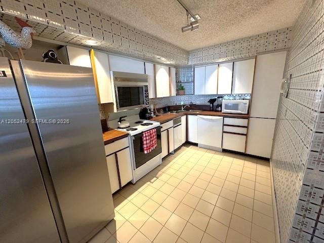 6423 Collins Ave 809, Miami Beach, FL 33141