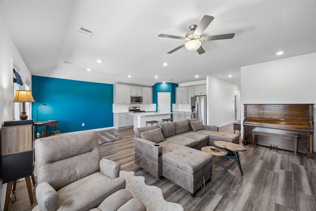 1713 Gold Mine Trail, Aubrey, TX 76227