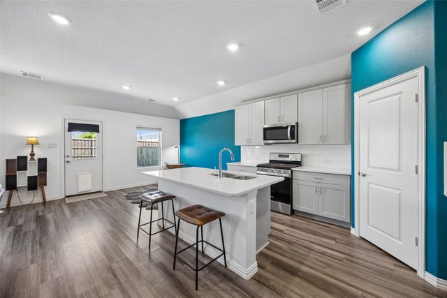 1713 Gold Mine Trail, Aubrey, TX 76227