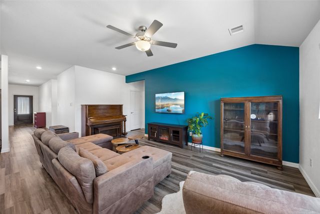 1713 Gold Mine Trail, Aubrey, TX 76227