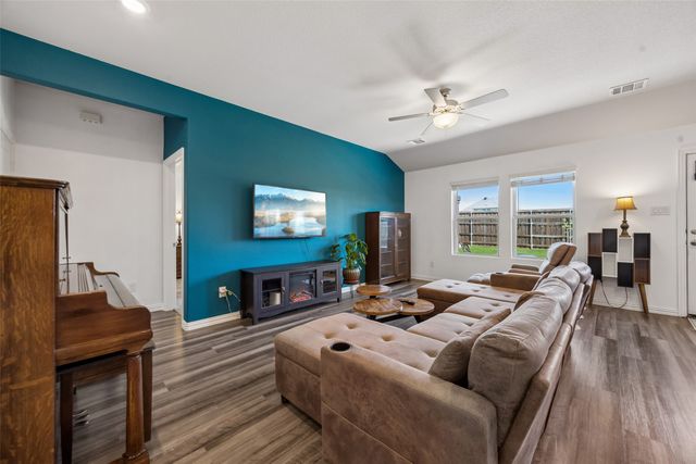 1713 Gold Mine Trail, Aubrey, TX 76227